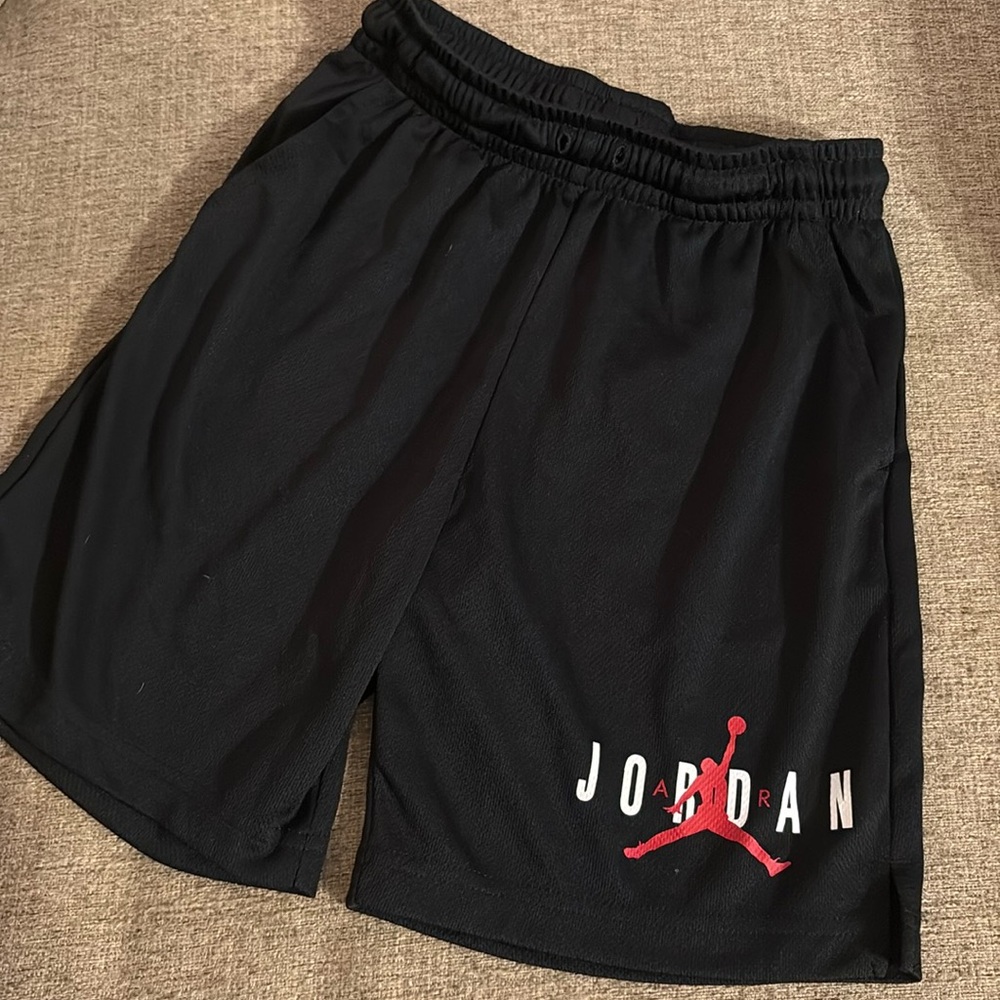 Boys Jordan Size M Shorts